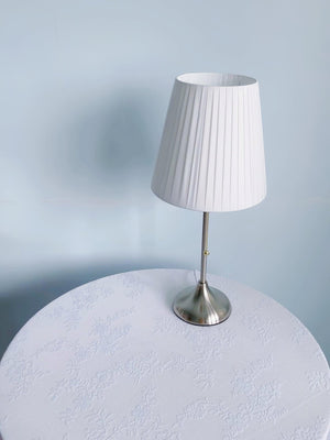 ClassicShade Tafellamp - Moderne Verlichting met Stijlvolle Lampenkap